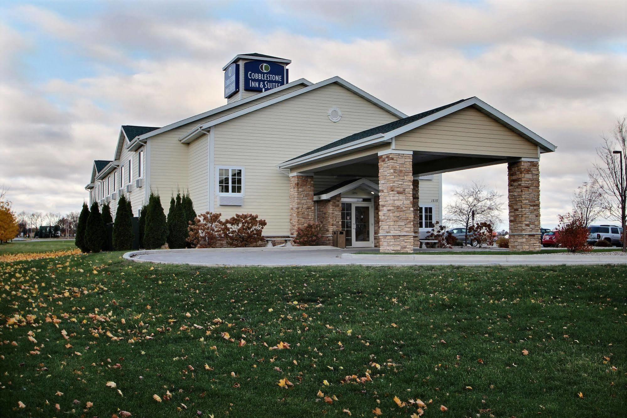 Boarders Inn & Suites By Cobblestone Hotels - Oshkosh Exterior photo